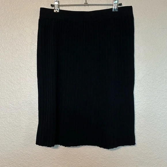 NWOT St John Basic Pleated Skirt - Picture 3 of 4